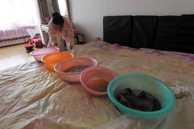 柳林楼上漏水，住户失联，小区没物管，业主维权难！律师来支招……